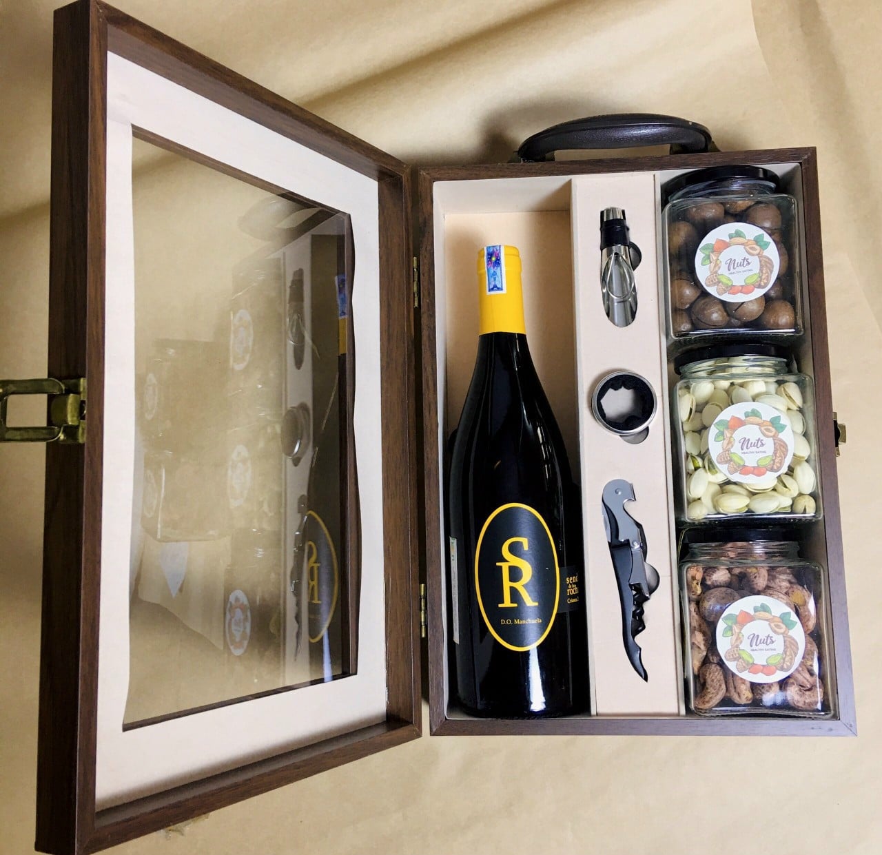 Rượu vang kèm hộp Rượu vang kèm hộp