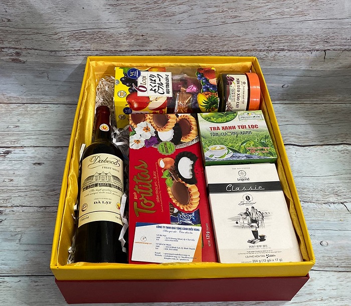 Hộp quà tết rượu kết hợp bánh kẹo, trà hạt Hộp quà tết rượu kết hợp bánh kẹo, trà hạt