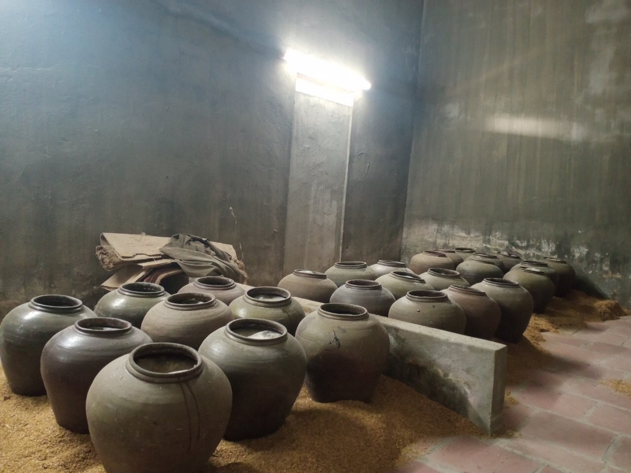 Bí quyết để lưu giữ nghề nấu rượu cổ truyền Bí quyết để lưu giữ nghề nấu rượu cổ truyền